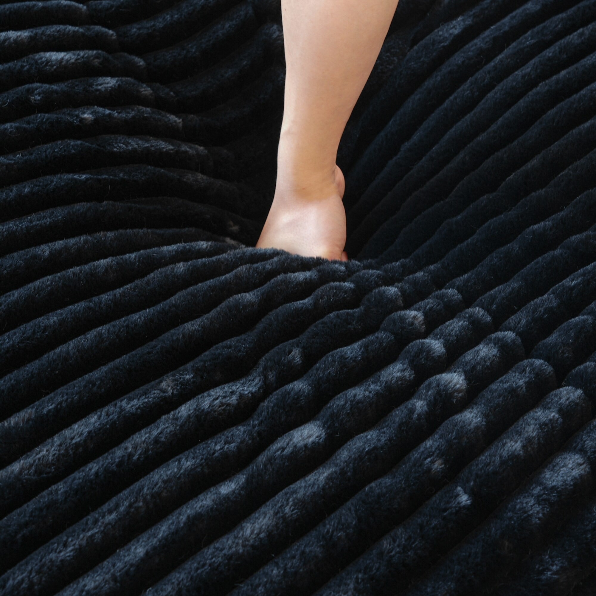 Modular Washable Fuzzy End Chair - Right in Black